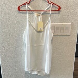 Elegant White Women's Tank top, size Large, NWT great condition!